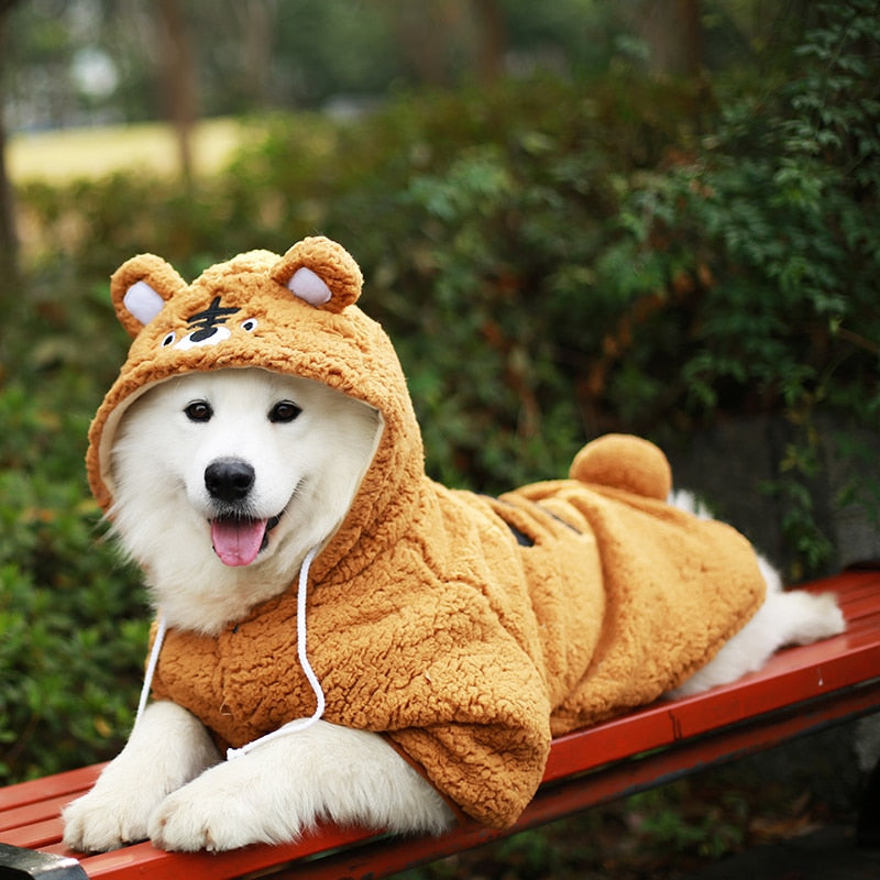 Cappotto invernale con cappuccio per cani di grossa taglia. Abbigliamento chic di lusso per il tuo Pet.